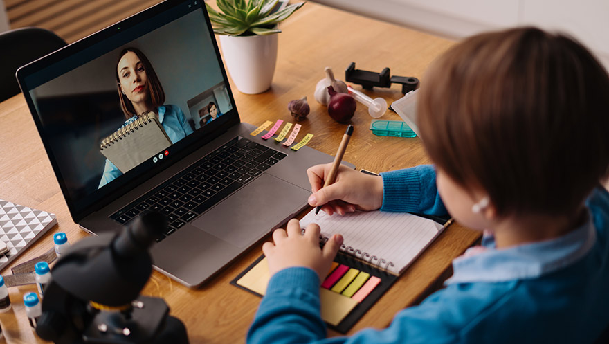 Sistema de ensino online oferece conteúdo a alunos que tiveram aprendizado afetado