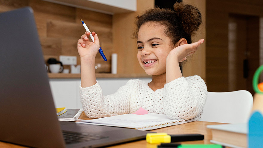 Minha escolinha online: opção para as férias