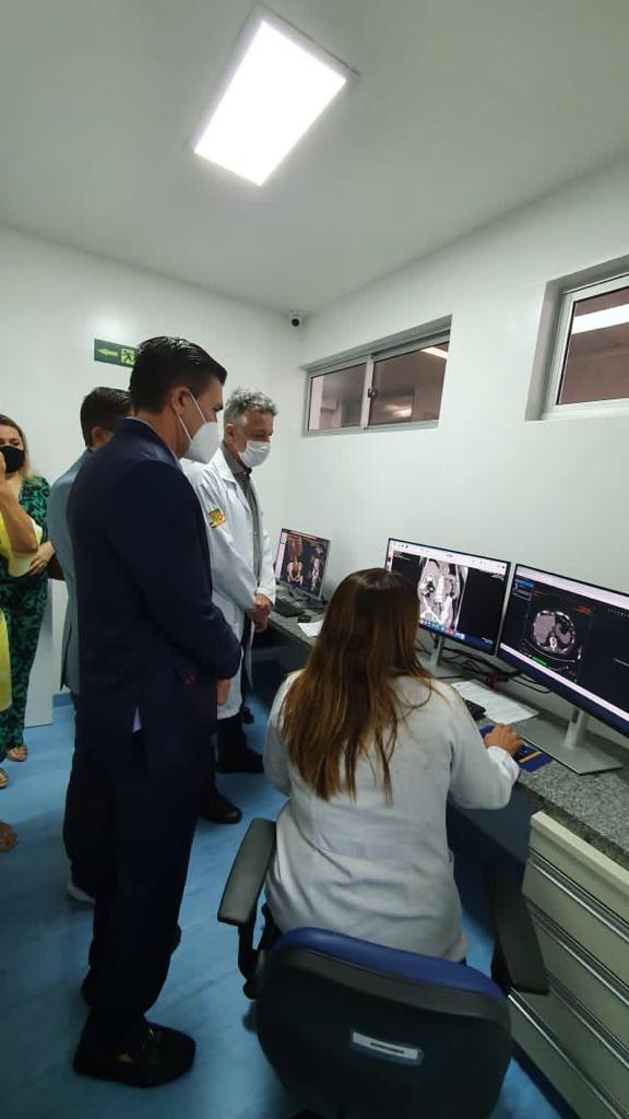 UNINASSAU entrega tomógrafo e ventiladores pulmonares para HSE