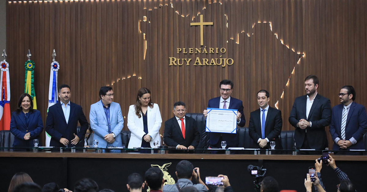 Empresário e educador Janguiê Diniz recebe o título de Cidadão do Amazonas em Sessão Especial na Aleam